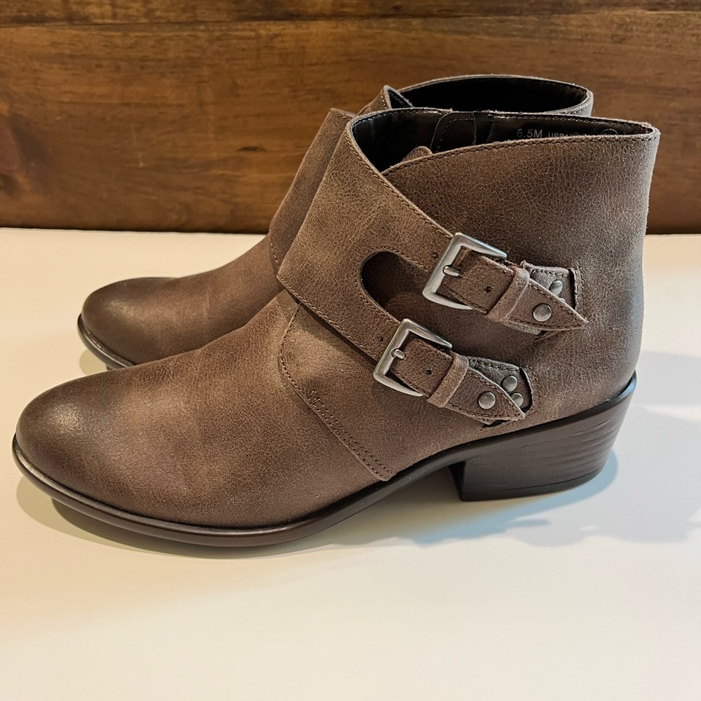 Aerosoles Urban Myth Booties - size 6.5M